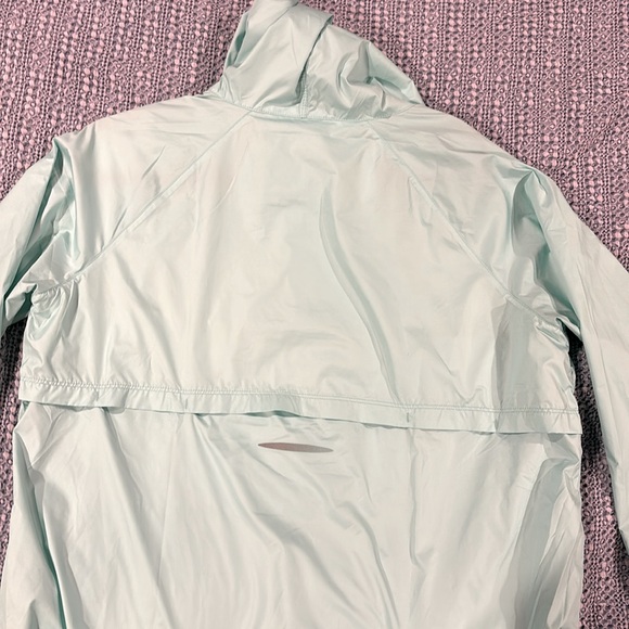 Under Armor running jacket - Picture 3 of 3